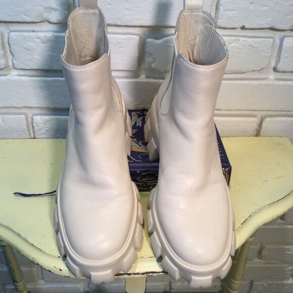 Giani Bernini Leather Lugged Sole Ankle Boots 8 - Picture 2 of 6